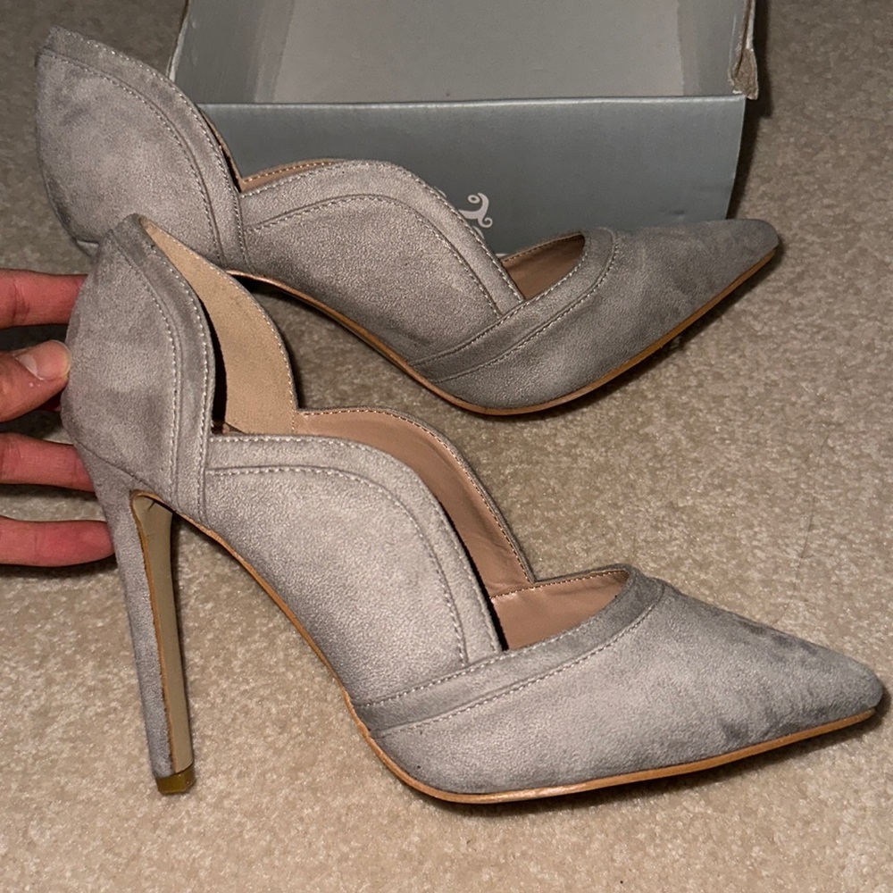 JC faux suede scallop adley grey heel